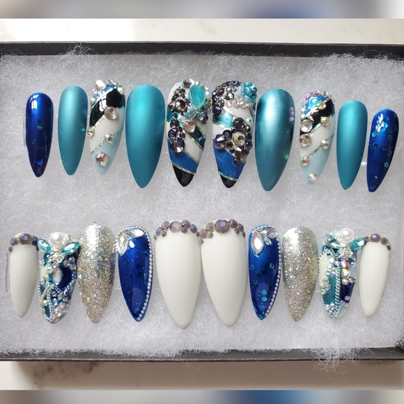 Luxurious press-on Nails - Picture 5 of 6